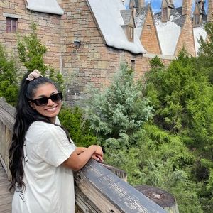 Meet your Posher, Navena